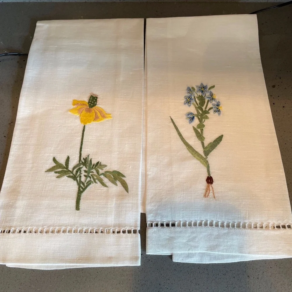 Never used Sferra linen floral embroidered guest towels